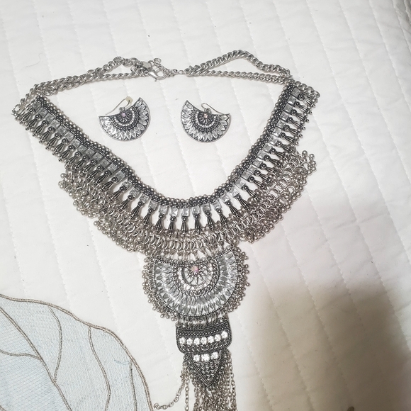 Jewelry - Picture 2 of 3